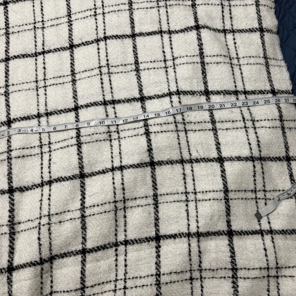 Banana Republic Plaid Knit Scarf in white and Black